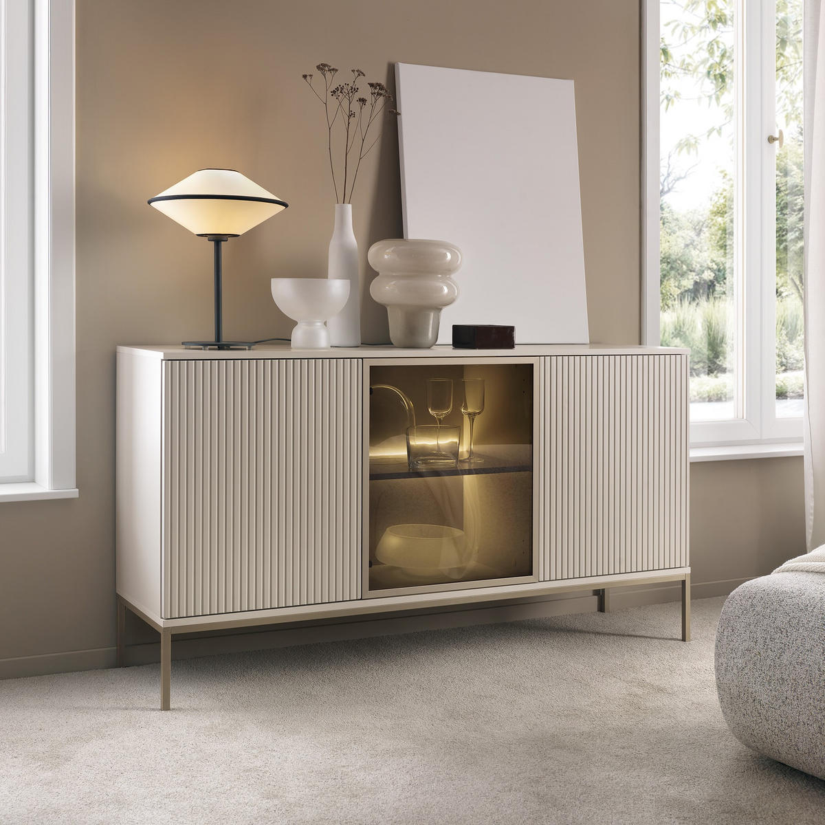 SIDEBOARD SENTIERO 154/83/39 cm mit LED 3 Türen Kaschmir - Kaschmir, Holzwerkstoff (154/83/39cm) - MASSENO