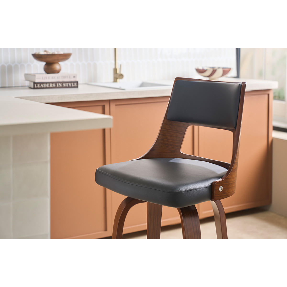 BARHOCKER Vintage Schwarz Dunkles Holz GARBO - Walnussfarben, Kunststoff (49.5/100.5/48cm) - Miliboo