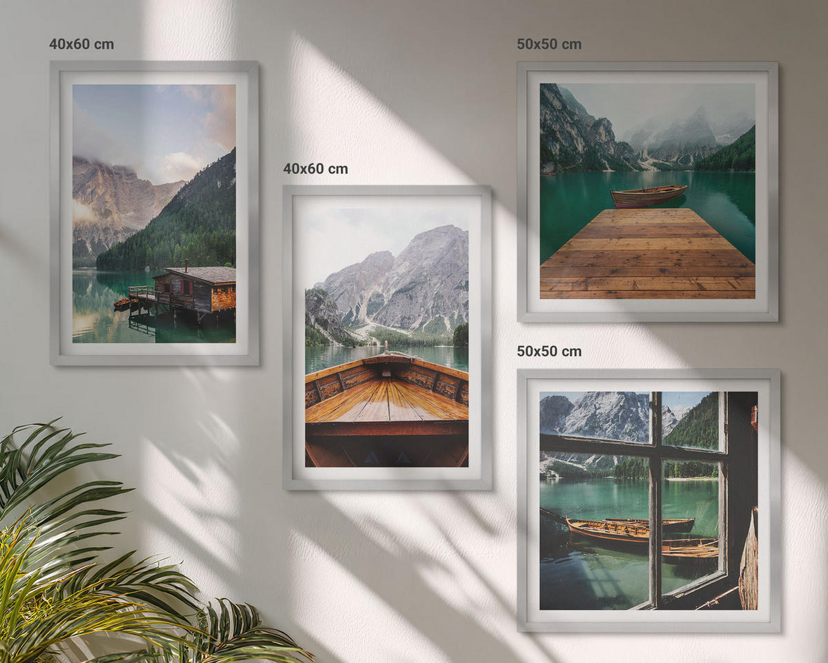 BILDER SET 4er Set - 50x50 cm & 40x60 cm Silberner Rahmen - Berglandschaften, Ferienhäuser, Boote - Silberfarben, Kunststoff (50/50cm) - TULUP