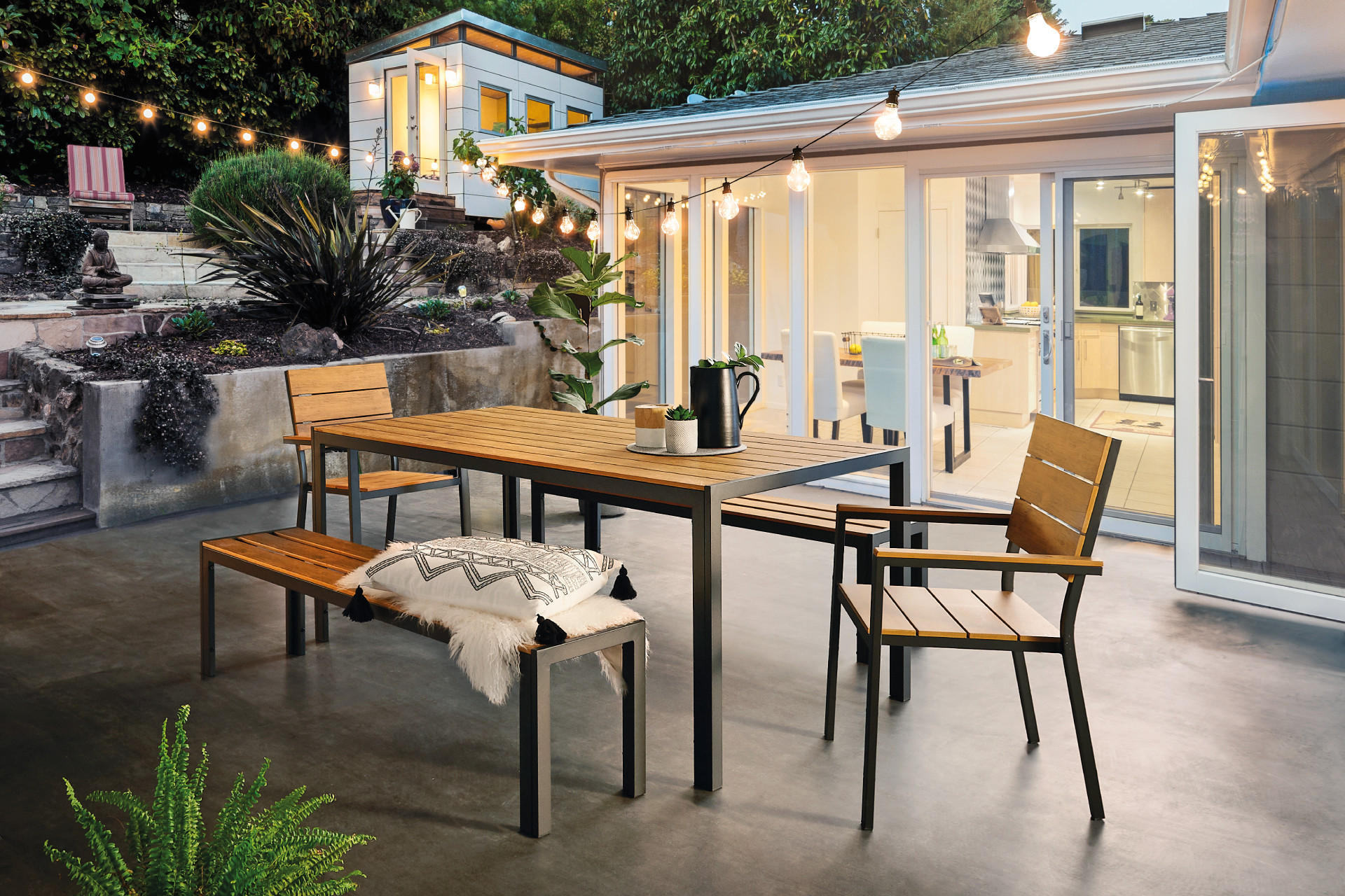 Zahradní nábytek na terasu s židlemi a lavicí