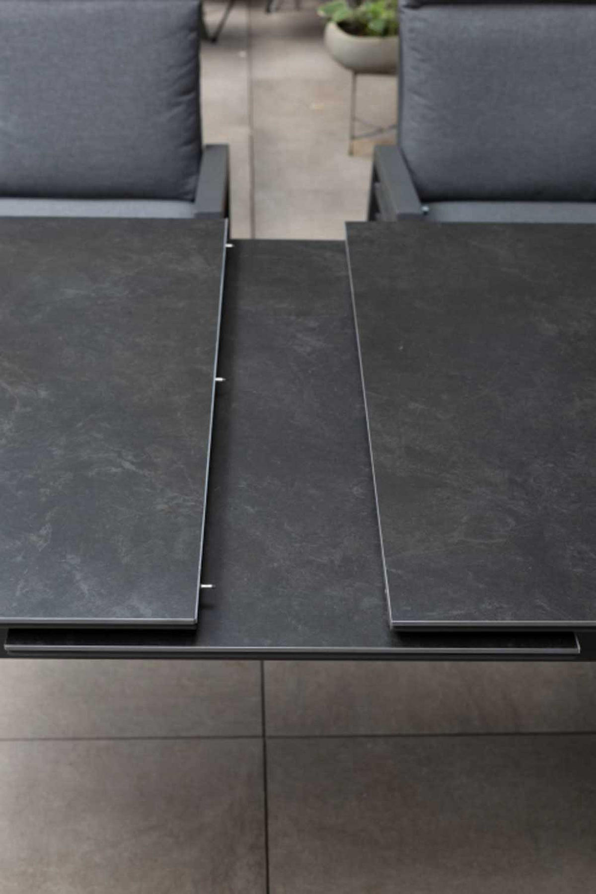 GARTENMÖBELSET Relaxsessel Merida + Hocker mit Tisch Tarifa 160/210 x 90 cm - Grau, Metall - Mr. Deko