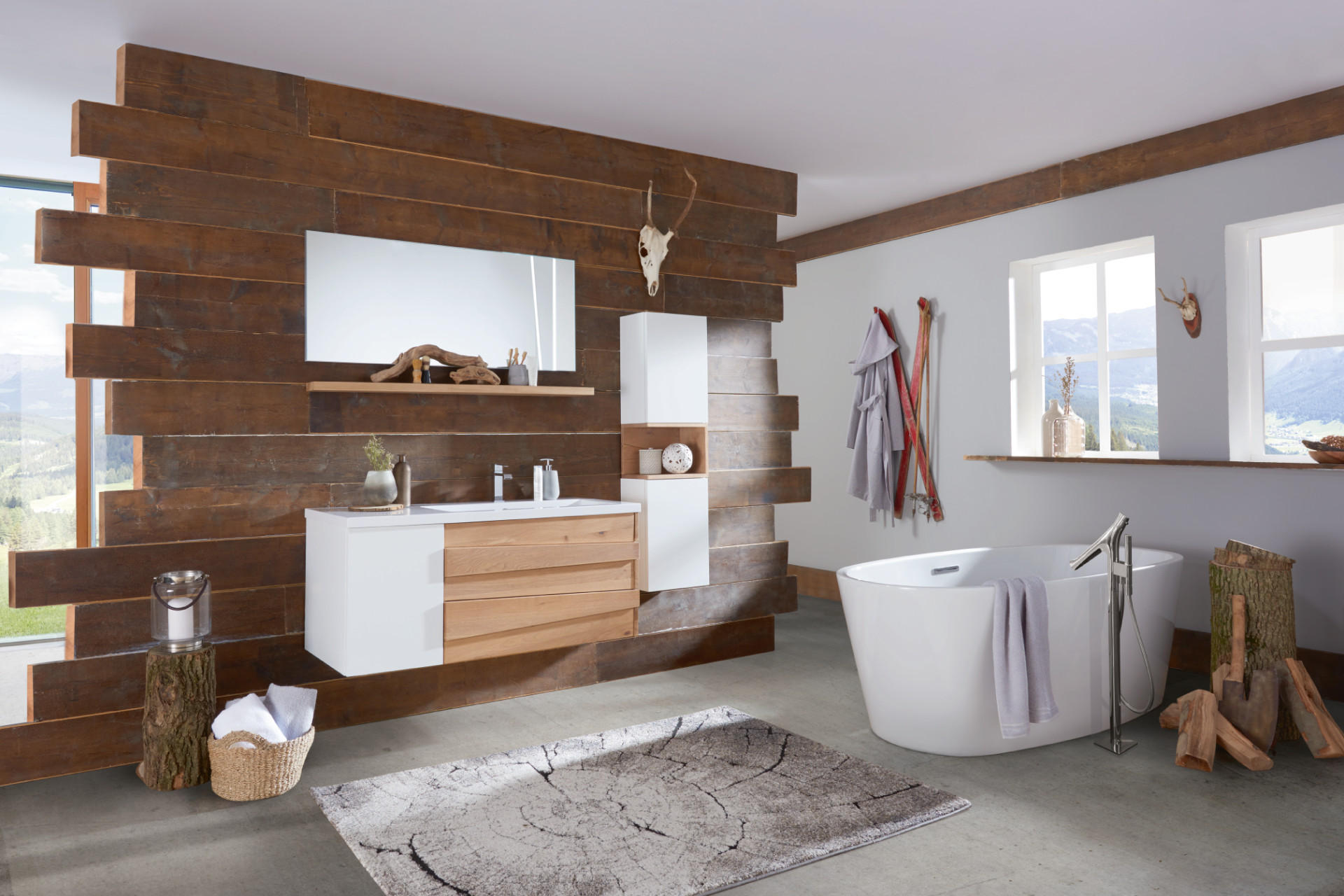 Rustikales Badezimmer mit Holzelementen