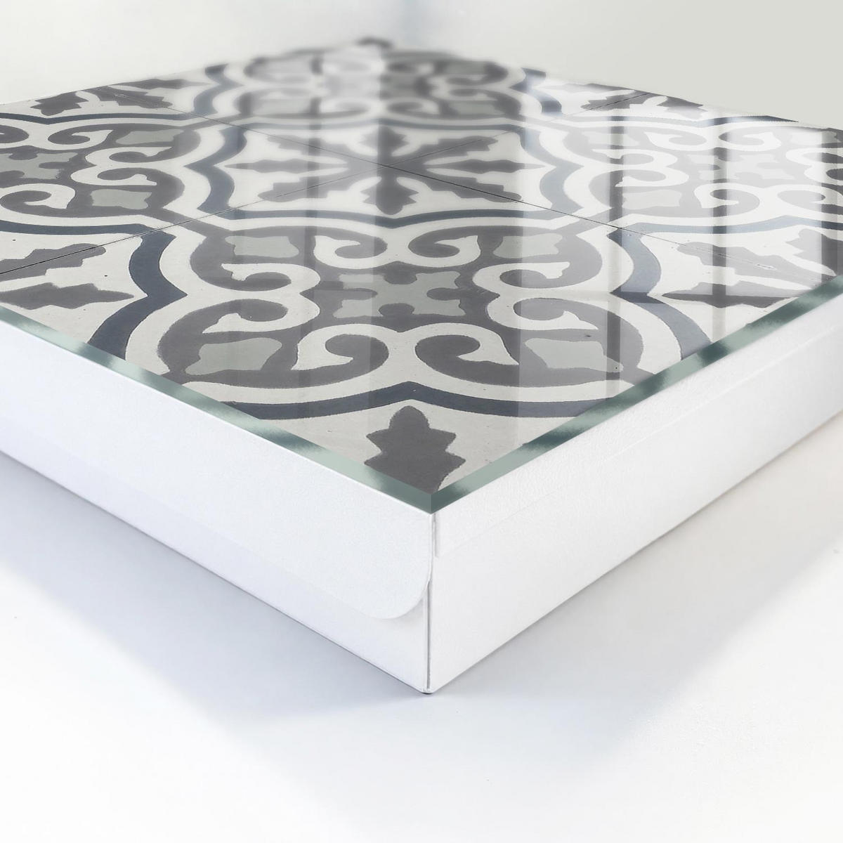 SCHLÜSSELBOX Weiß 30x30 cm – Türöffnung nach rechts - Geometrisches Muster - Grau, Metall (30/30/5cm) - TULUP