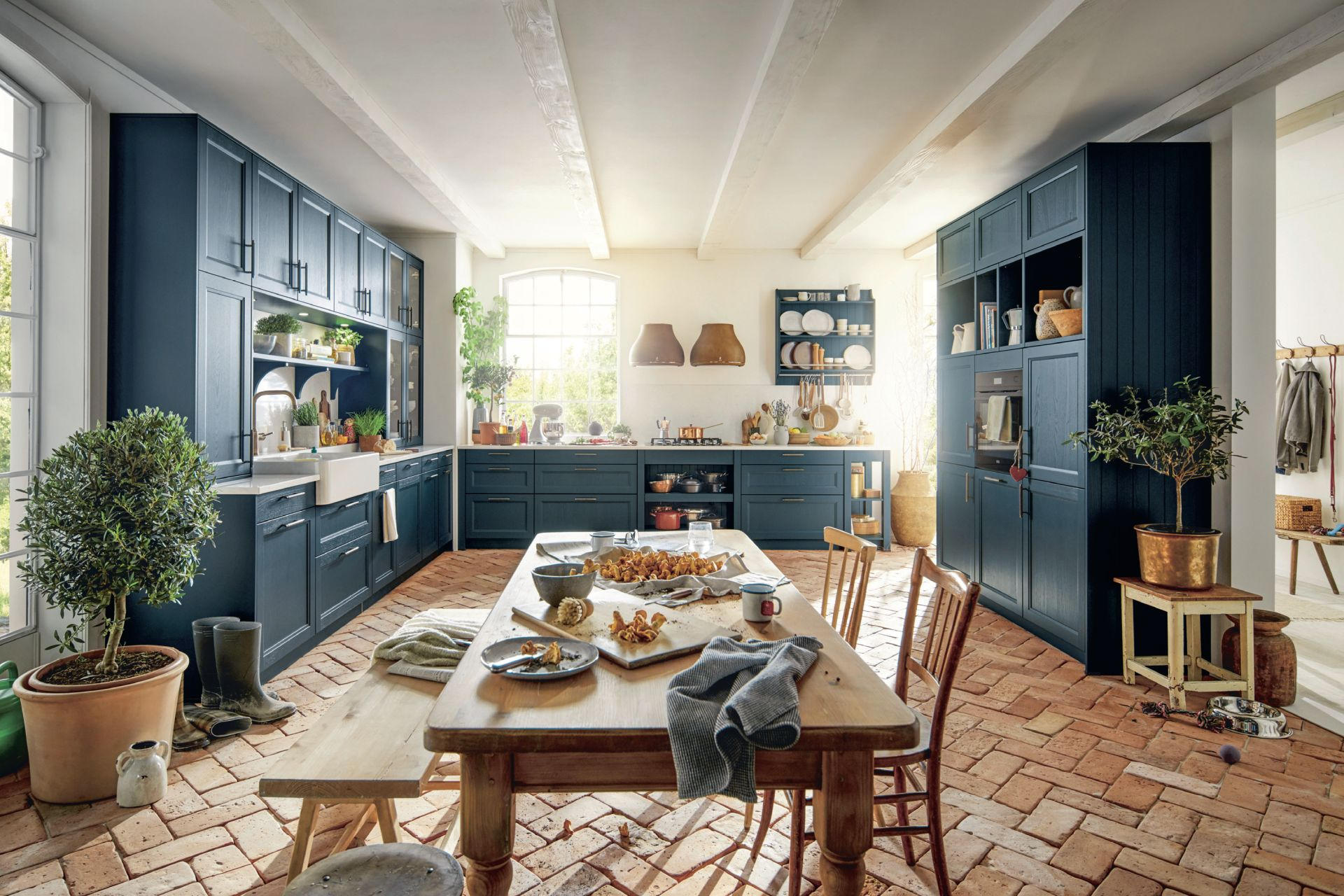 plava kuhinja u vintage stilu