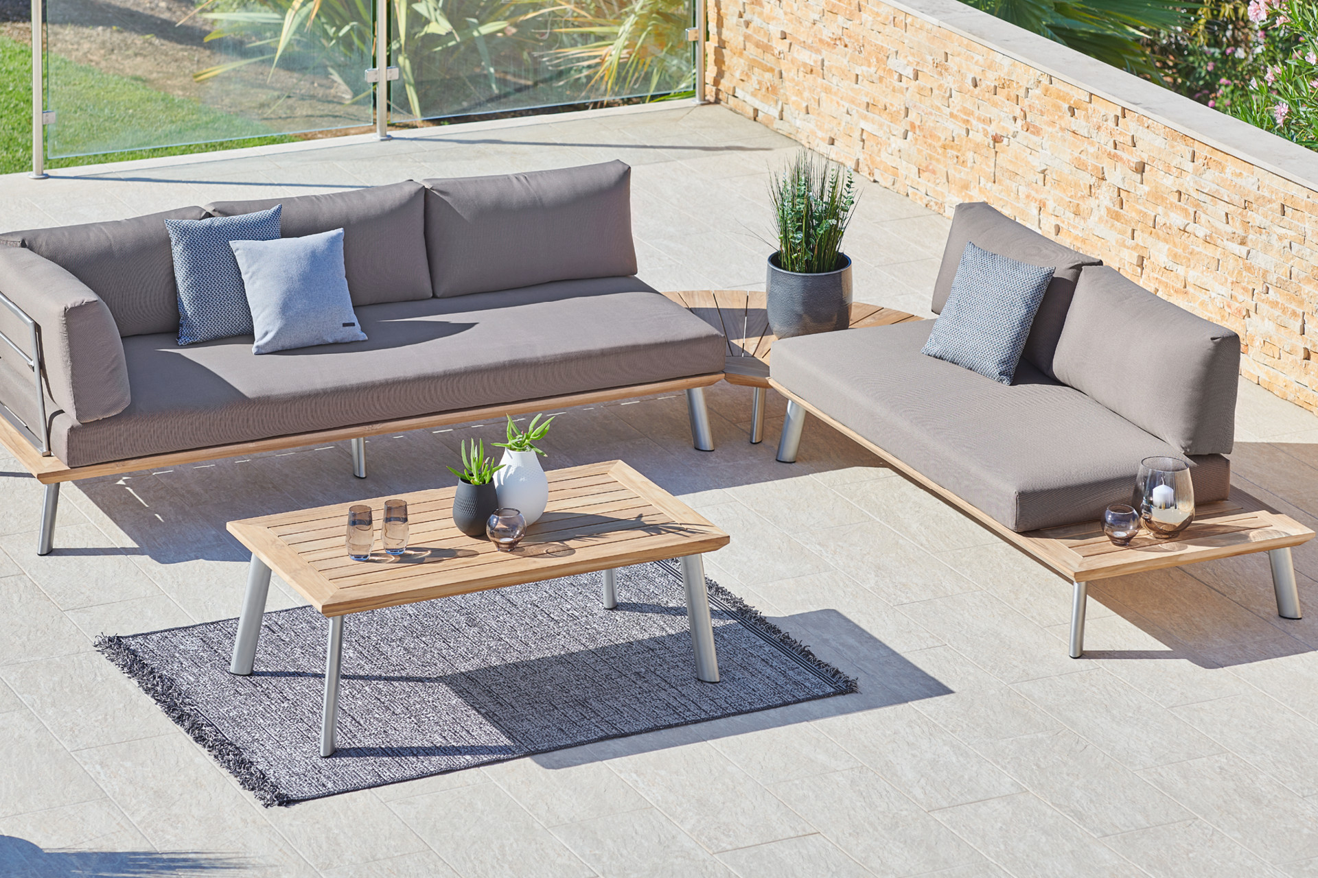 Moderne Loungemöbel aus Holz