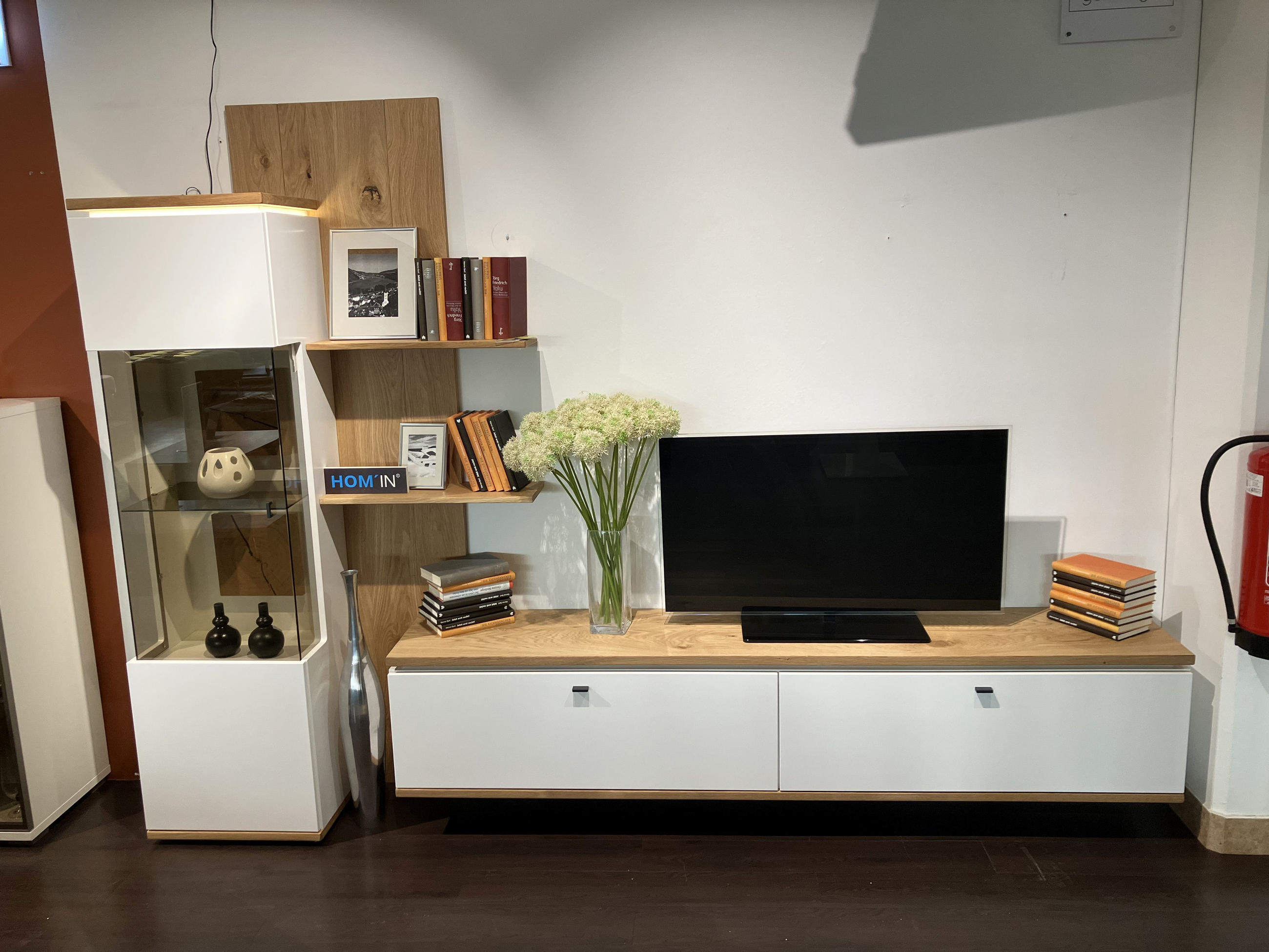 DNEVNI REGAL MATADI - Hom`in