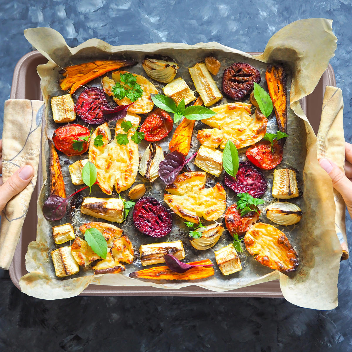 ZAPEKACIA misa - svetlohnedá, kov (29/40/6.5cm) - Relaxdays