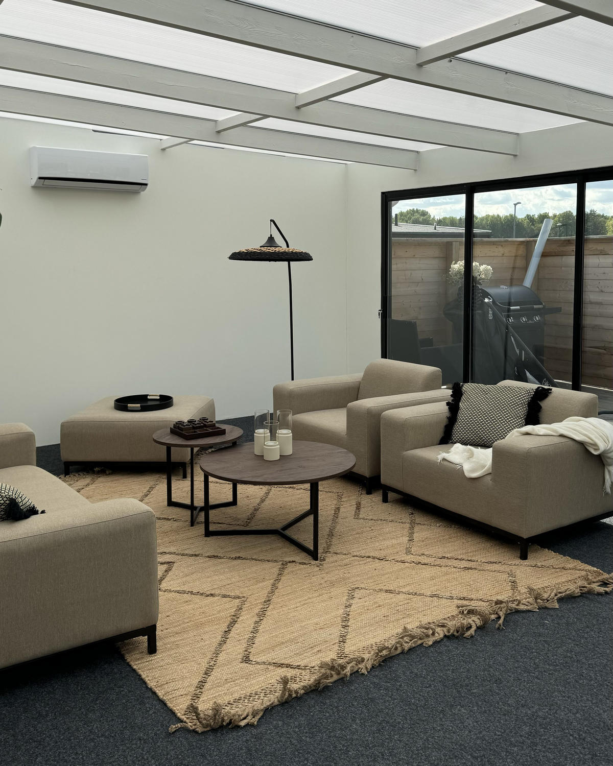 LOUNGE SET 5-Sitzer beige/schwarzes Gestell Rovigo - Beige/Schwarz, Textil - Beliani