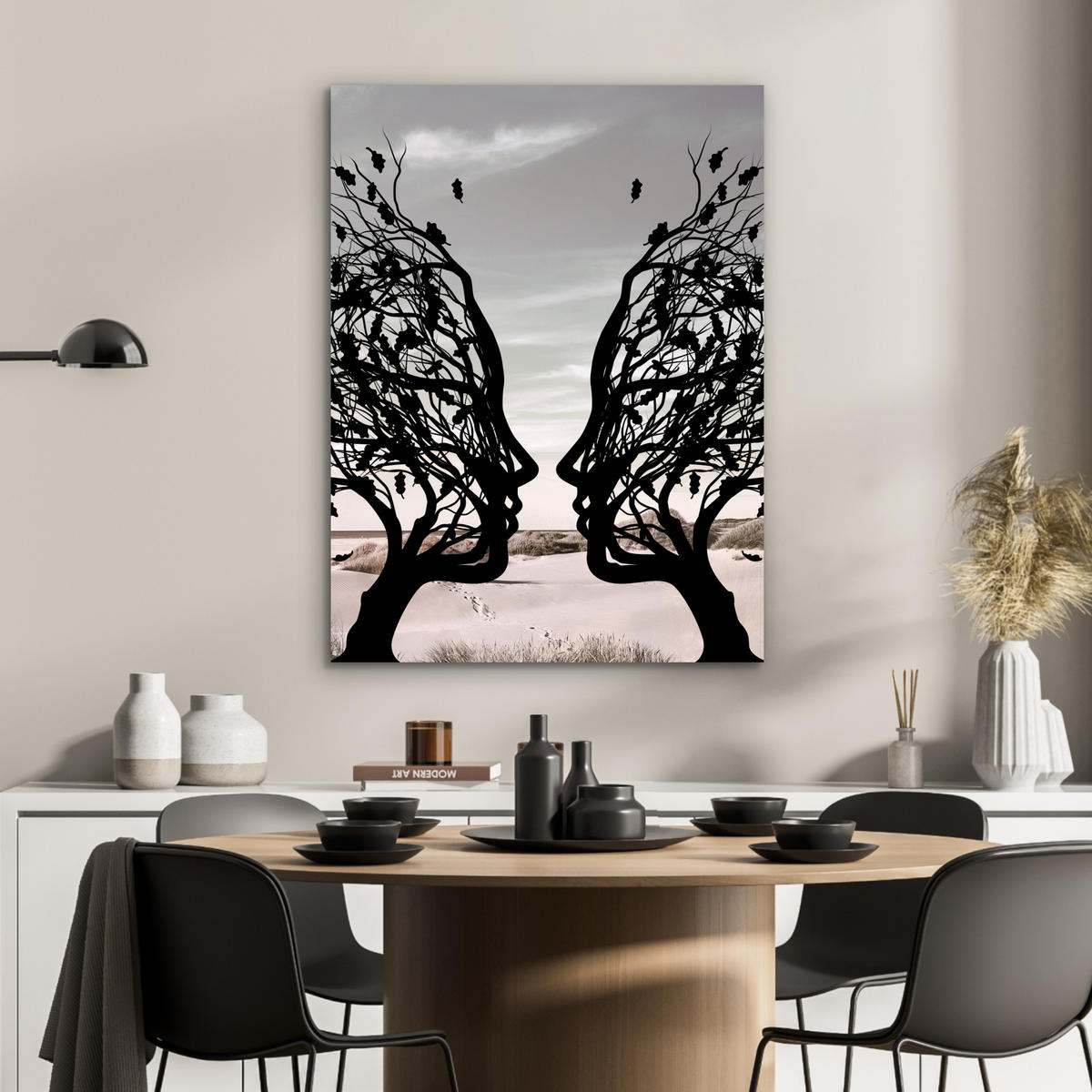 KOVOVÝ OBRAZ Pláž - more - ľudia - strom - moderné umenie 60x80 cm - svetlosivá, kov (60/80cm) - MuchoWow