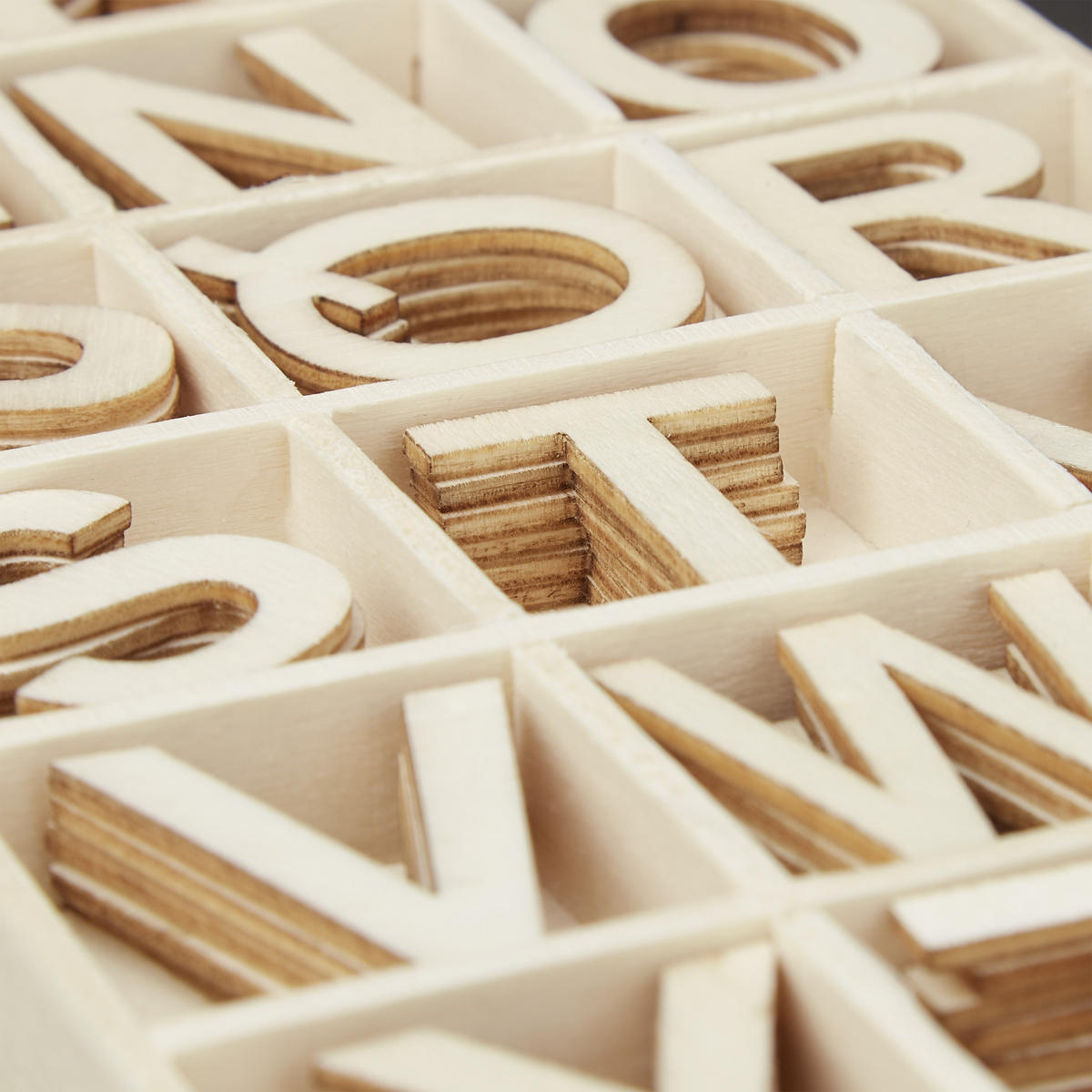 HOLZBUCHSTABEN Set - Beige, Holz (11/1.5/30cm) - Relaxdays