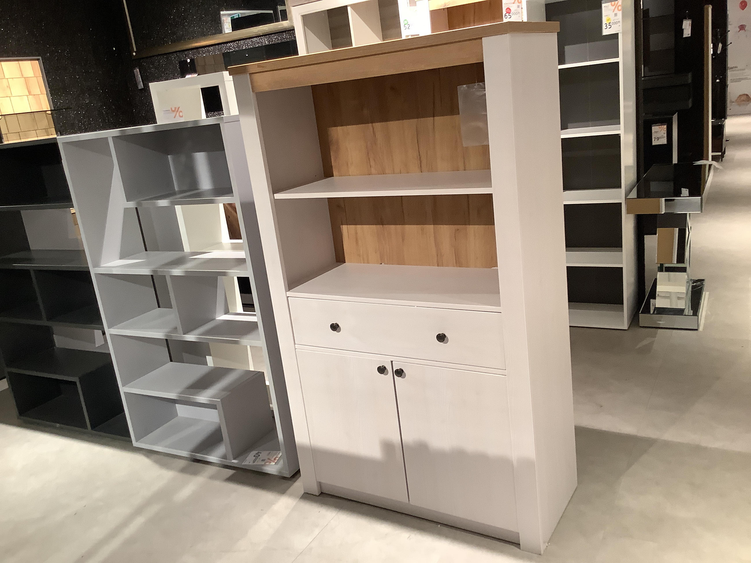 KÖNYVESPOLC- ROVIGIO - Landscape