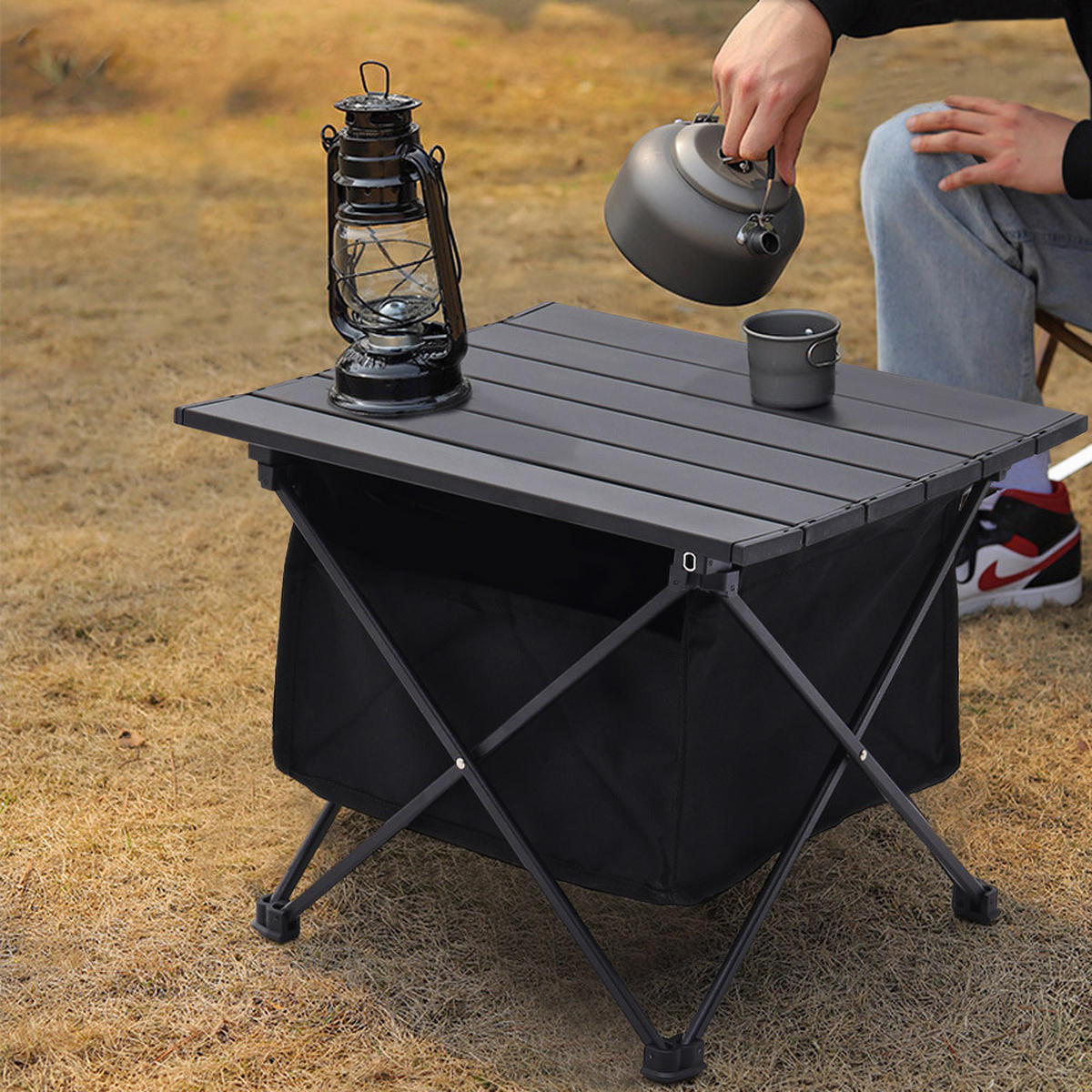 CAMPINGTISCH aus Aluminium mit Rollplatte und Aufbewahrungskorb Oxford-Gewebe Tragbar Kompaktes Faltmaß 56 x 41 x 41cm 1,42 kg - Schwarz, Metall (41/56/41cm) - Livingandhome