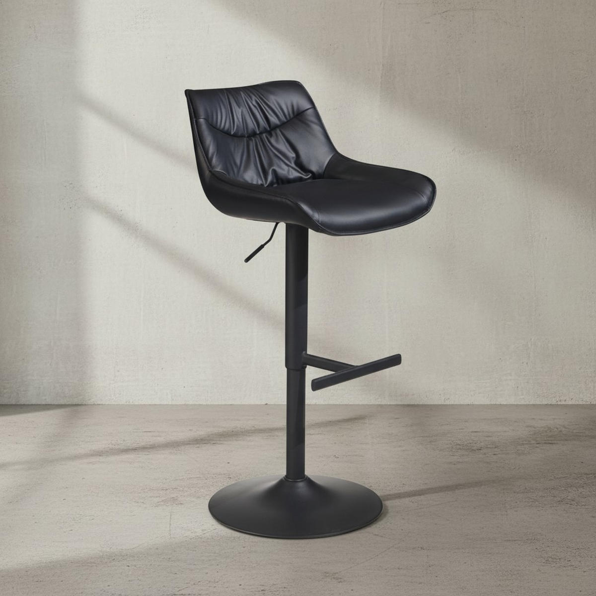 BARHOCKER – Kunstleder Schwarz, Rückenlehne, höhenverstellbar 86–106 cm, Trompetenfuß, 100 kg - Schwarz, Kunststoff/Textil (45/106/55cm) - KADIMA DESIGN