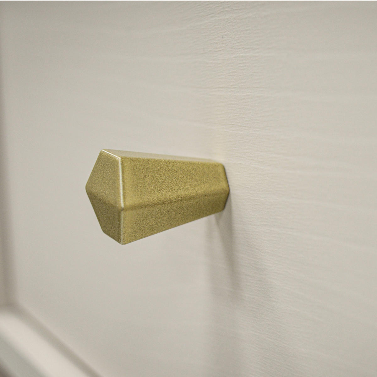 KOMMODE FLOREN, Creme/Gold - Creme, Holzwerkstoff/Metall (124.5/107.5/40.8cm) - KONSIMO®
