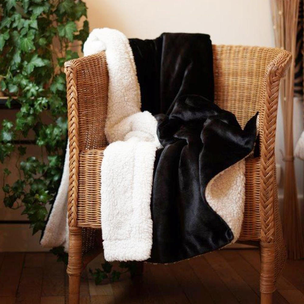 PLAID gefüttert in Schafsoptik Schwarz 130 x 170 - Schwarz, Textil (130/170cm) - LE COMPTOIR DE LA PLAGE