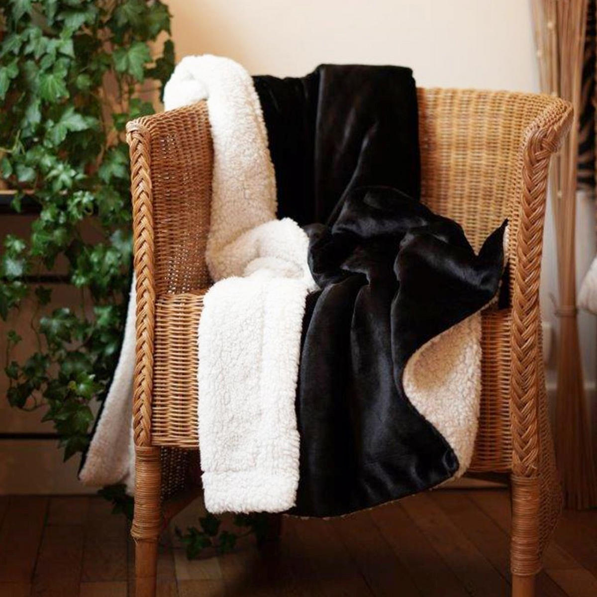 PLAID gefüttert in Schafsoptik Schwarz 130 x 170 - Schwarz, Textil (130/170cm) - LE COMPTOIR DE LA PLAGE