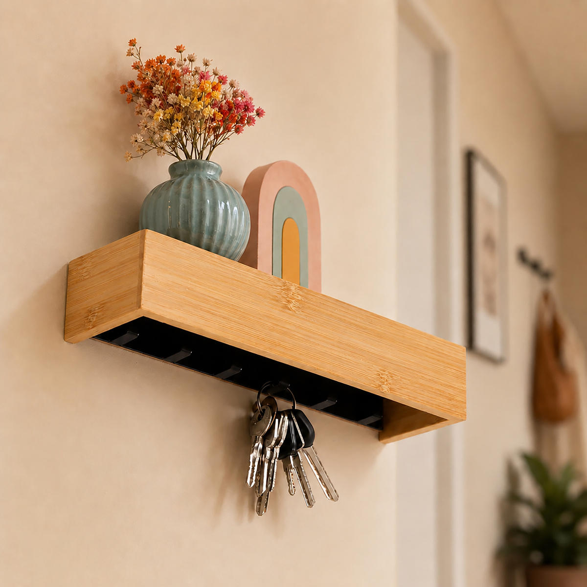 SUPORT pentru chei natural bambus 6 cârlige - maro deschis, lemn/metal (26/5/7cm) - Relaxdays
