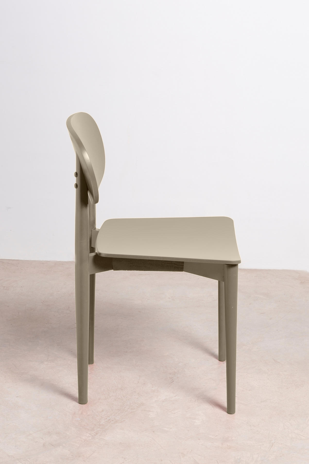 STUHL aus massivem Buchenholz in taupe SANDRO - Taupe, Holz (43/80/50cm) - RNT By Really Nice Things
