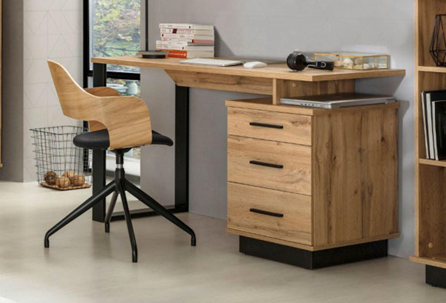 SCHREIBTISCH Lamia LA8 Wotan Eiche / schwarz 135 / 56 / 75cm - Schwarz/Braun, Holz/Holzwerkstoff (56/135/75cm) - Feldmann-Wohnen