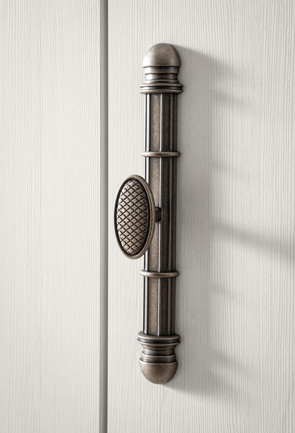 KLEIDERSCHRANK Pinie Landhaus, Drehtürenschrank 138 cm 3-türig mit Soft-Close - Silberfarben/Weiß, Holzwerkstoff/Metall (138/193/51cm) - Furn.Design