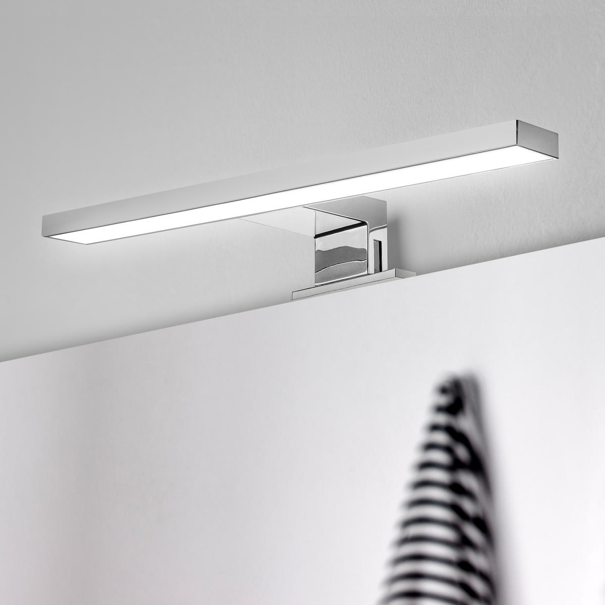 LED-STRAHLER Virgo für Badezimmerspiegel (AC 230V 50Hz), ohne Konverter, L300mm, kaltweißes Licht 6.000K, Kunststoff, Verchromt - Chromfarben, Kunststoff (30/9.9/5cm) - EMUCA