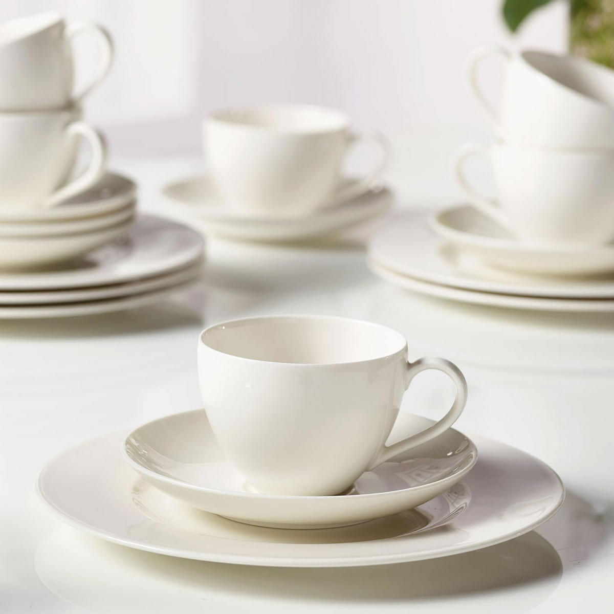 KAFFEE SET Basic White weiß 18er Set - Weiß, Keramik (19.7/32.4/34.8cm) - vivo | Villeroy & Boch Group