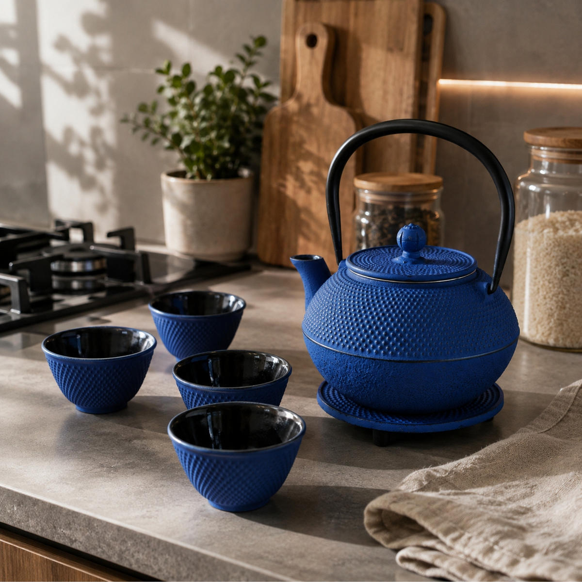 TEEKANNE Gusseisen mit Sieb Sono Marineblau 1,2 l 18,5/16,5/20 cm - Dunkelblau, Metall (16.5/18.5cm) - AROMELIO