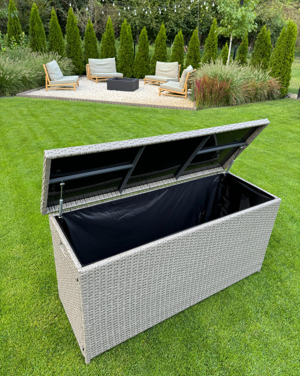 ÚLOŽNÝ BOX NA POLSTROVÁNÍ Ratan taupe 126/46 cm Modena - šedá/přírodní, plast (126/63/46cm) - Beliani
