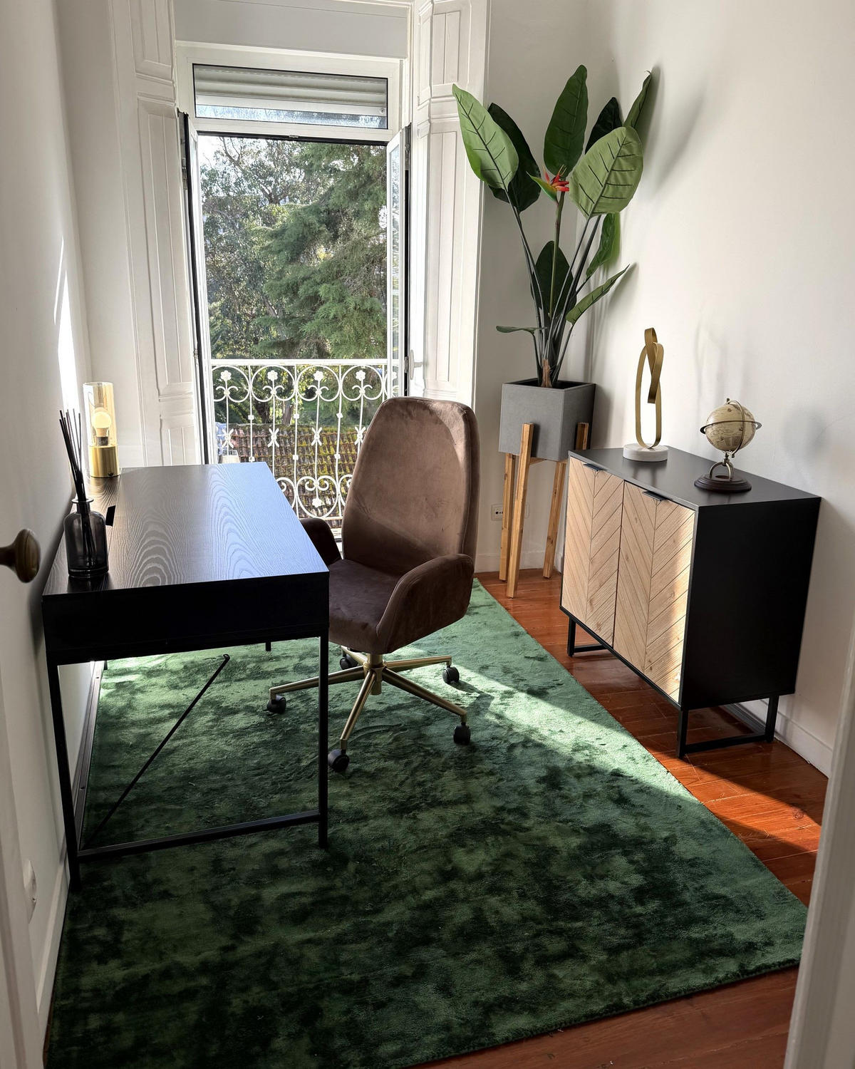 SIDEBOARD Černý Alaska - černá/světle hnědá, kompozitní dřevo (80/80/40cm) - Beliani