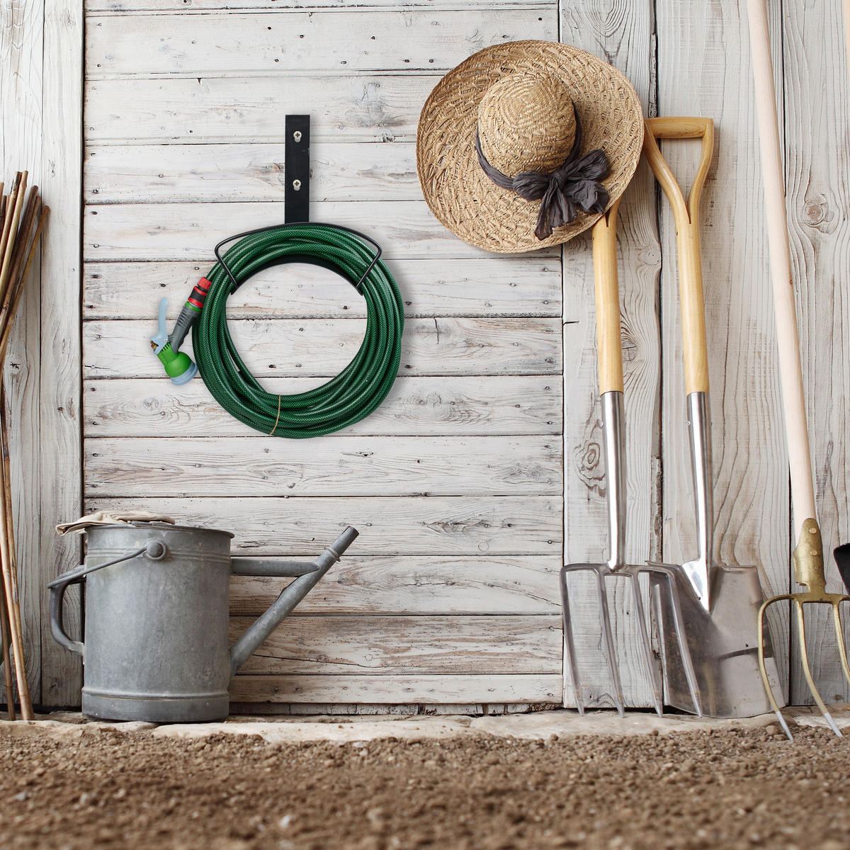 SCHLAUCHHALTER - Schwarz, Metall (32.5/32/16cm) - Relaxdays