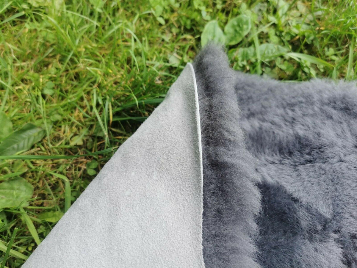 FELL Merino Lammfell Schaffell Grau ca. 125 cm - Grau, Fell (75/125cm) - Provellus