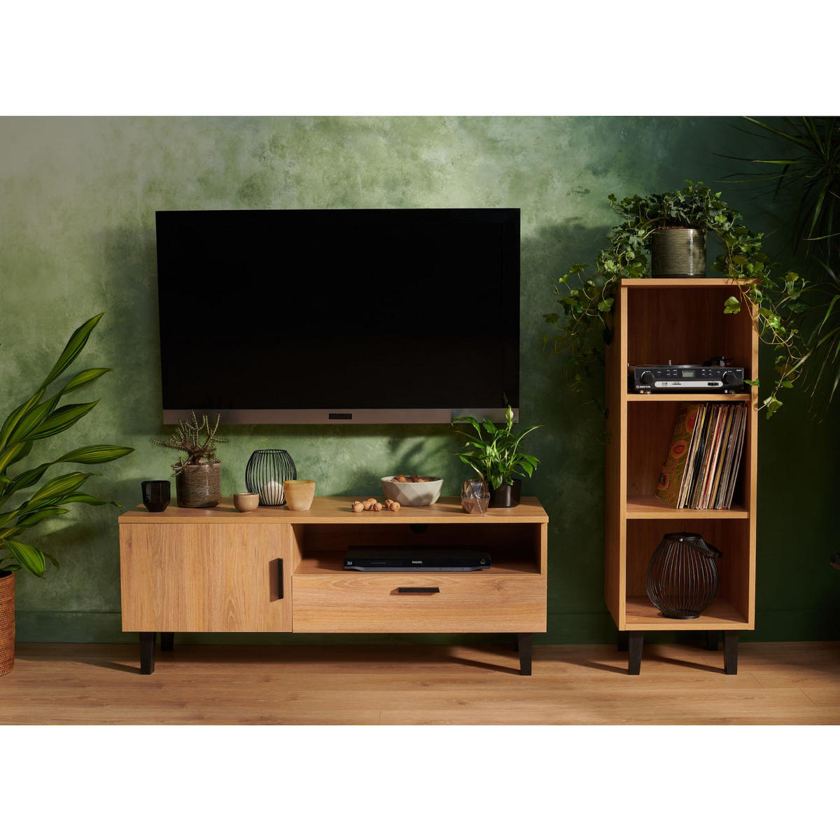 TÜRKOMMODE FRISK 6 Einlegeböden und 4 Türen, natürliche Eiche - Eichefarben/Schwarz, Eichenholz/Holzwerkstoff (107/134/40cm) - KONSIMO®