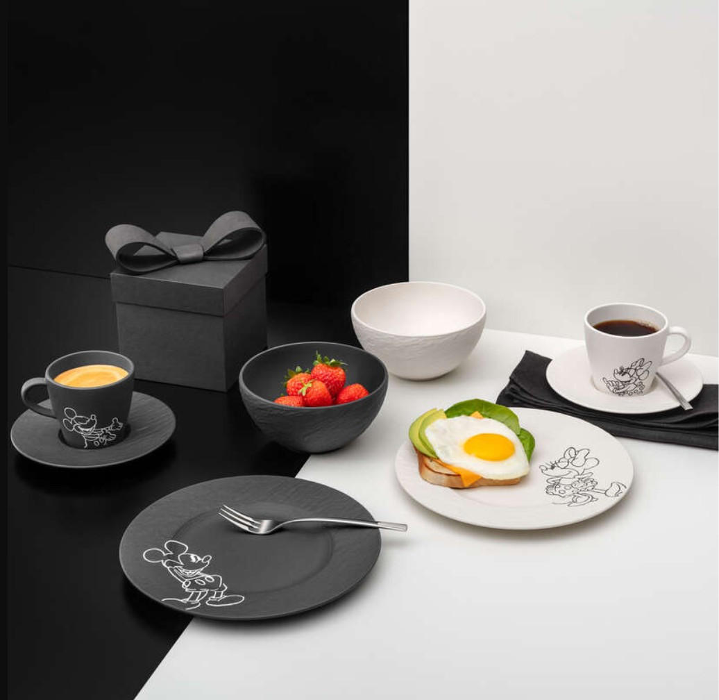 Fekete fehér Villeroy & Boch étkészlet sorozat Mickey motívummal, tányér, kávéscsésze, müzlistál