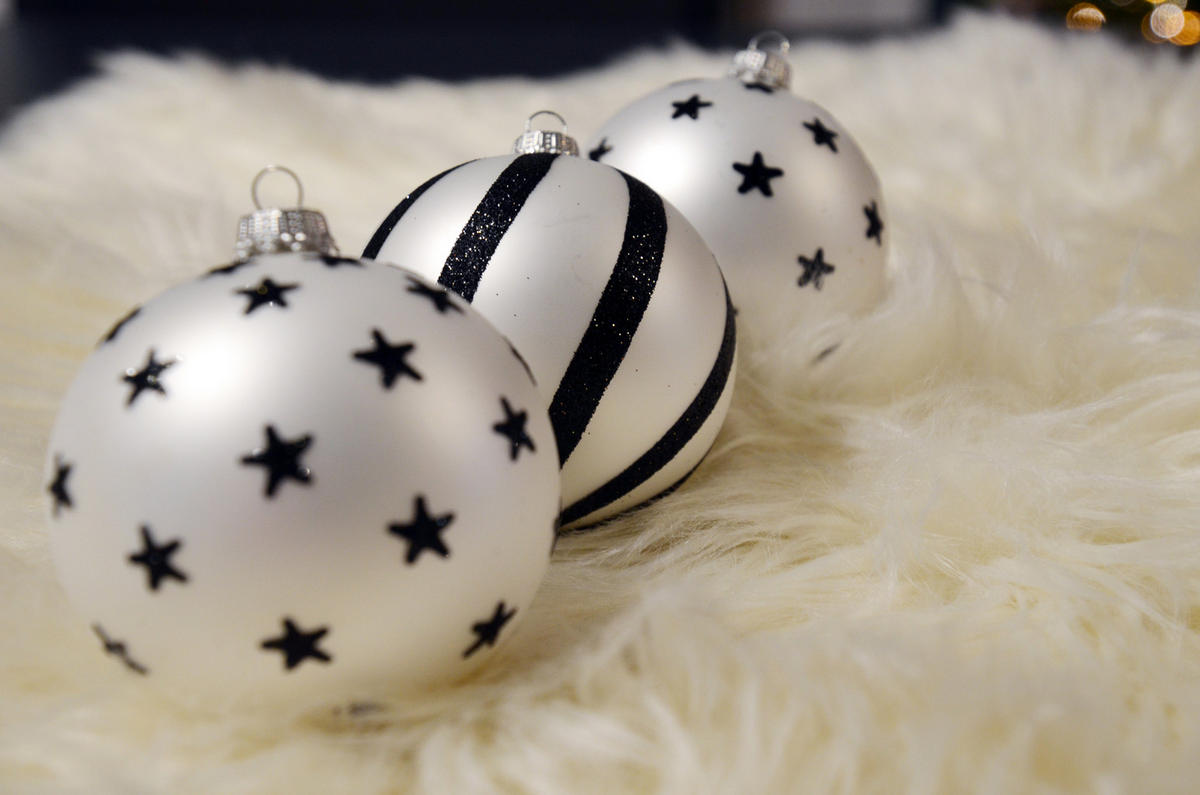 CHRISTBAUMKUGELN Heller Winterzauber Silberfarbig 8cm (Glas / 3 Stk.) - Silberfarben, Glas (7/8/7cm) - Krebs Glas Lauscha
