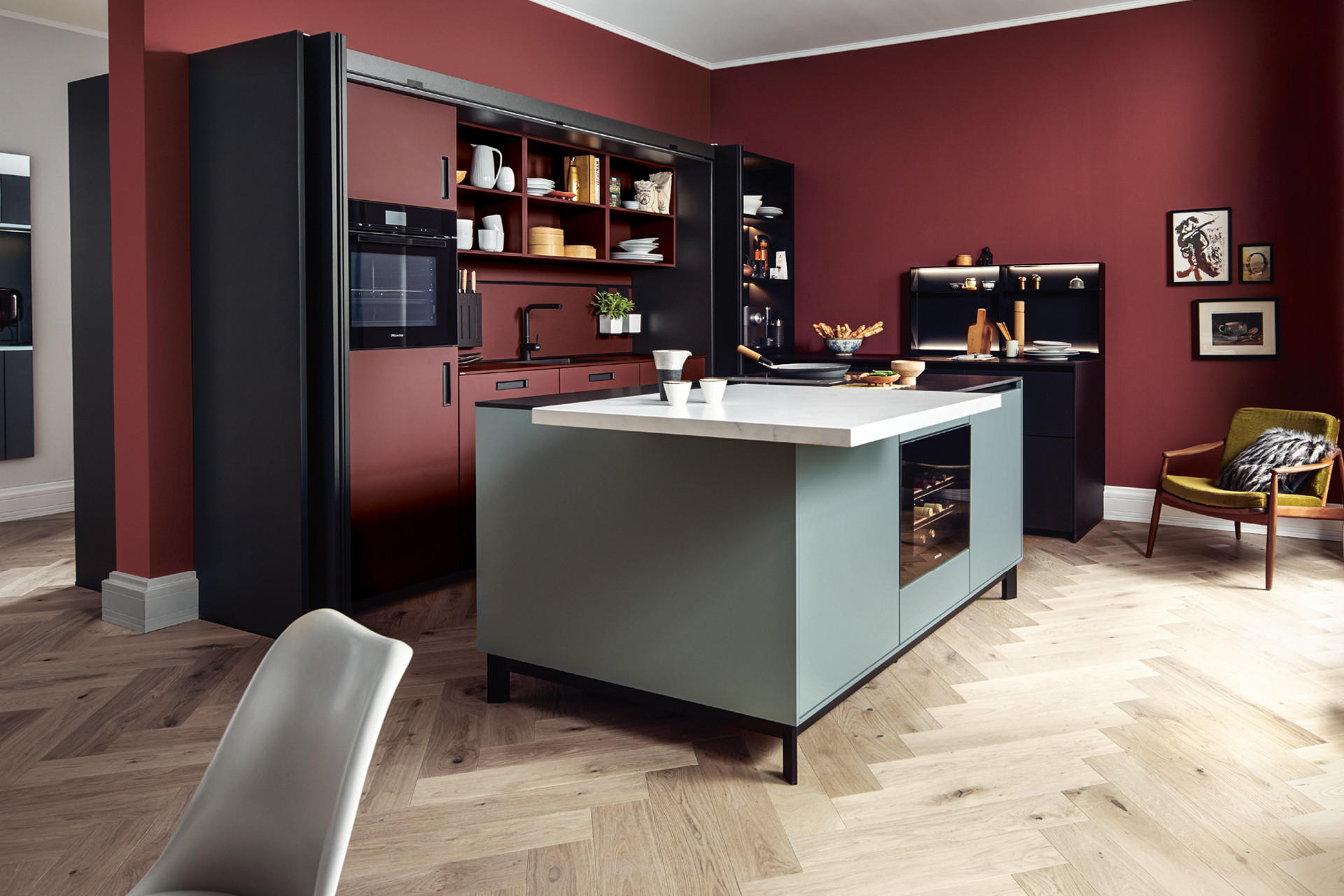 Moderne Next Küche in Weinrot