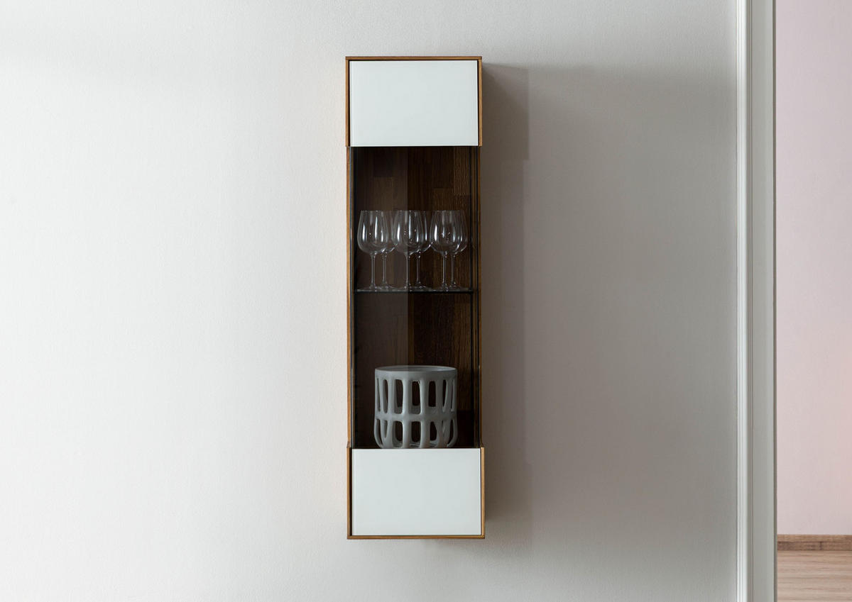 HÄNGEVITRINE Wildeiche 37x32x130 natur geölt / Glas weiß WIEN #132 - Braun, Holz (37/130/32cm) - Massivmoebel24