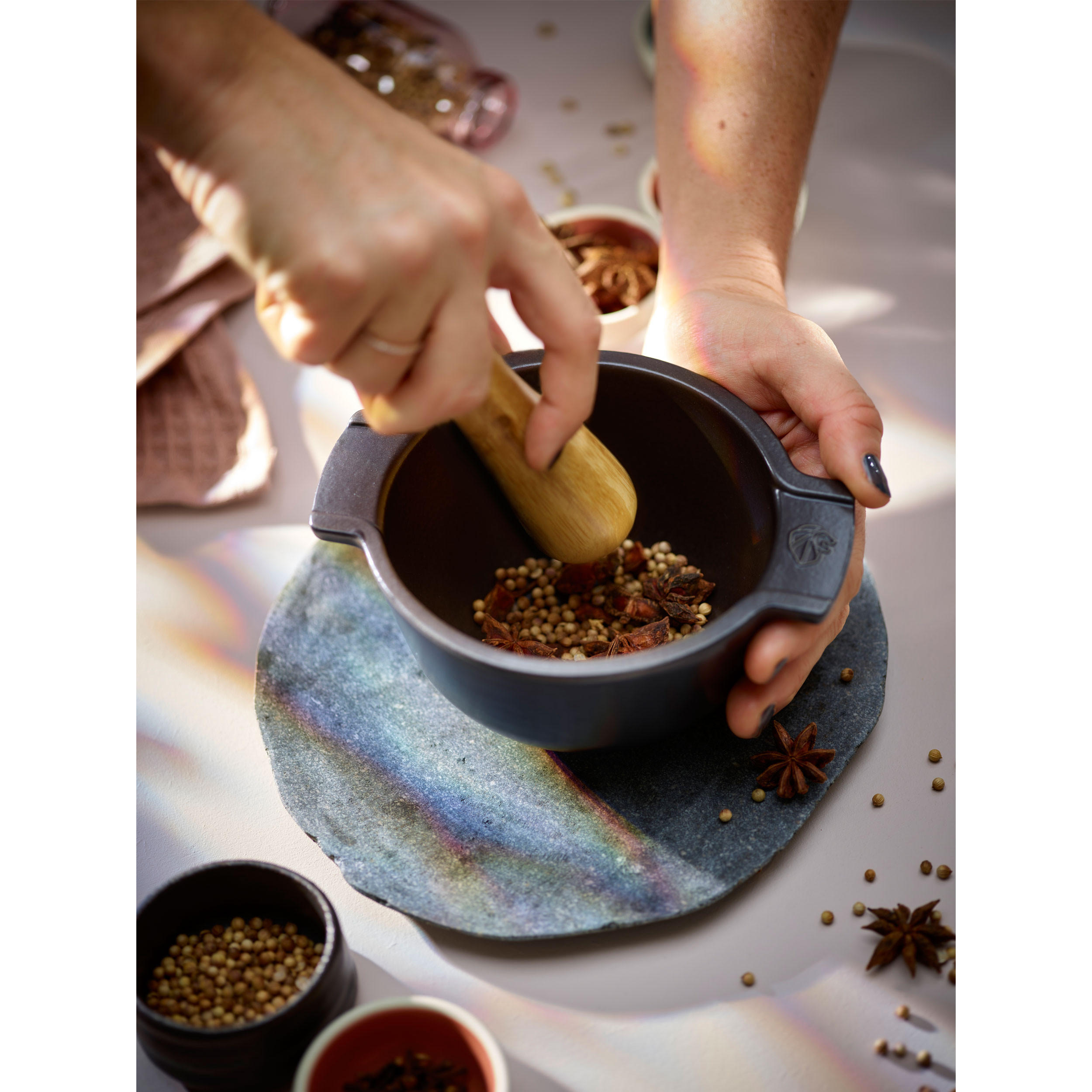 MÖRSER Appolia 14cm Schiefergrau Keramik mit Stößel aus Buchenholz - Grau, Keramik (17/7.6/13.7cm) - PEUGEOT