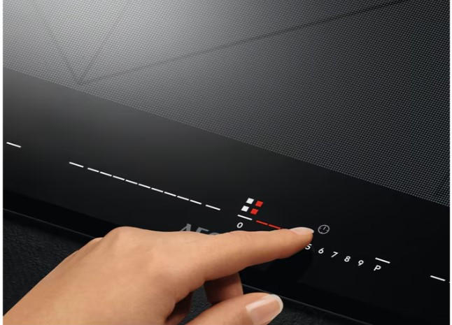 INDUKČNÍ VARNÁ DESKA Š. 80 CM - AEG