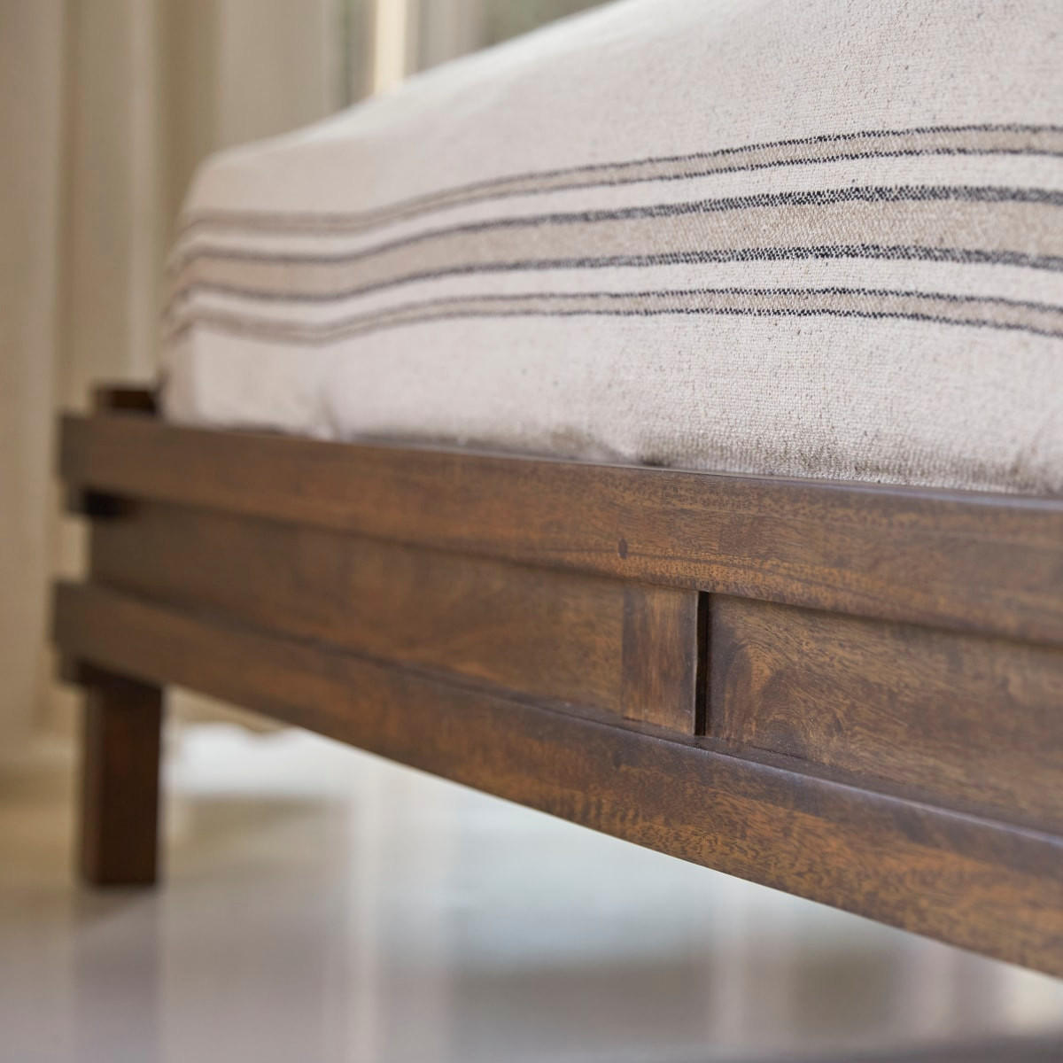 BETT Arko Braun aus Mango - Braun, Holz - Tikamoon