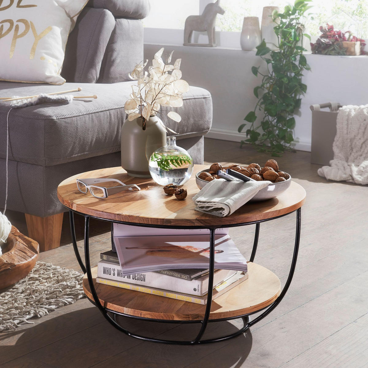 COUCHTISCH Industrial, Akazienholz mit schwarzen Edelstahlbeinen, handgefertigt - Beige/Schwarz, Holz/Metall (60/60/34cm) - KADIMA DESIGN
