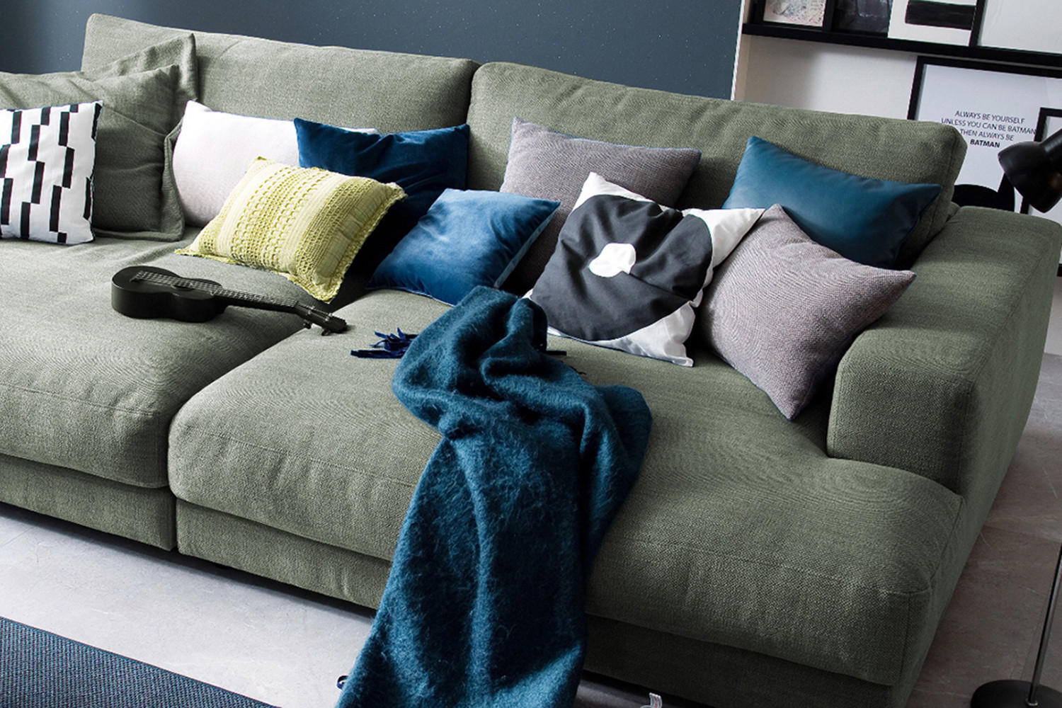 Thumbnail - Kawola Big, Olivgrün, Schwarz, Textil, Echtholz, 3-Sitzer, Füllung: Komfortschaum, 290x85x190 cm, Wohnzimmer, Sofas & Co...