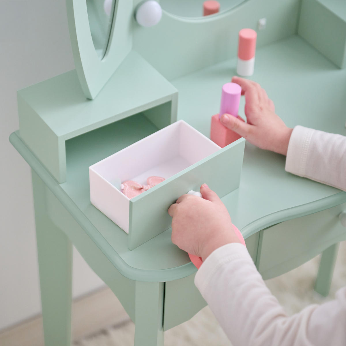 KINDER-SCHMINKTISCH herzförmig mit LED, Salbeigrün, 100cm - Grün, Holzwerkstoff (33/100/65cm) - Teamson Kids