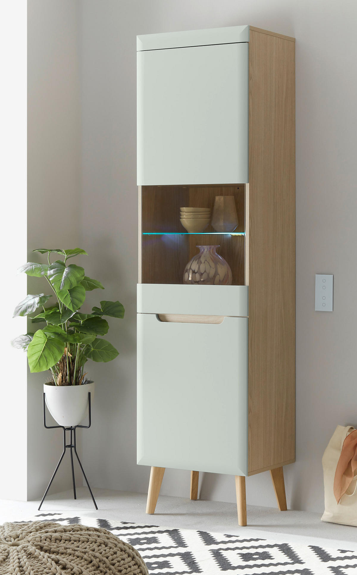 VITRINE Pistazie grün, Eiche, skandinavisch 53 x 197 cm, Standvitrine mit Soft-Close-Funktion - Eichefarben/Pastellgrün, Glas/Eichenholz (53/197/40cm) - Furn.Design