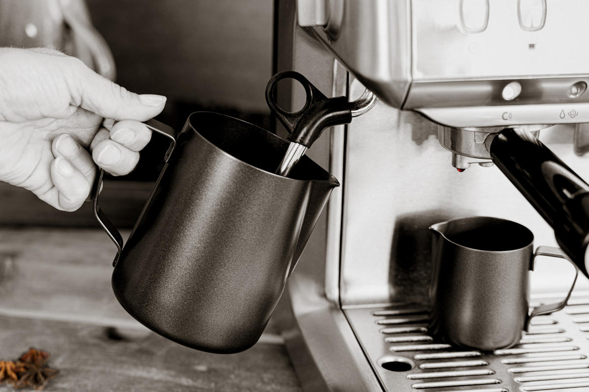 MILCHKÄNNCHEN Milchschaumkanne - Schwarz - 600 ml - Schwarz, Metall (8cm) - Jay Hill