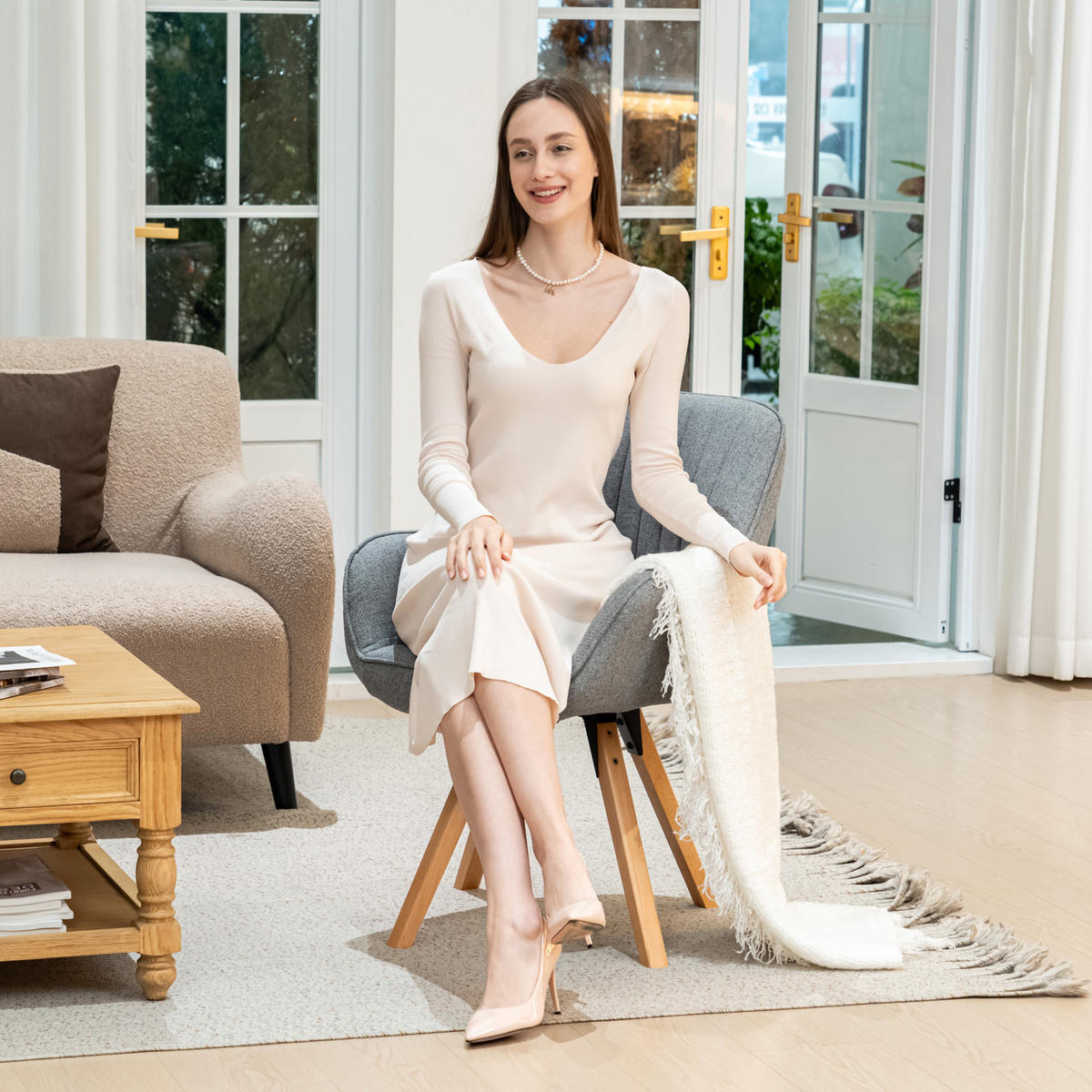 SKANDINAVISCHER Esszimmerstuhl mit Armlehnen, Drehbarer Polstersessel aus Stoff mit Massivholzbeinen – Beige - Kernbuche/Grau, Holz/Textil (38.5/84.5/45cm) - Meubles Cosy