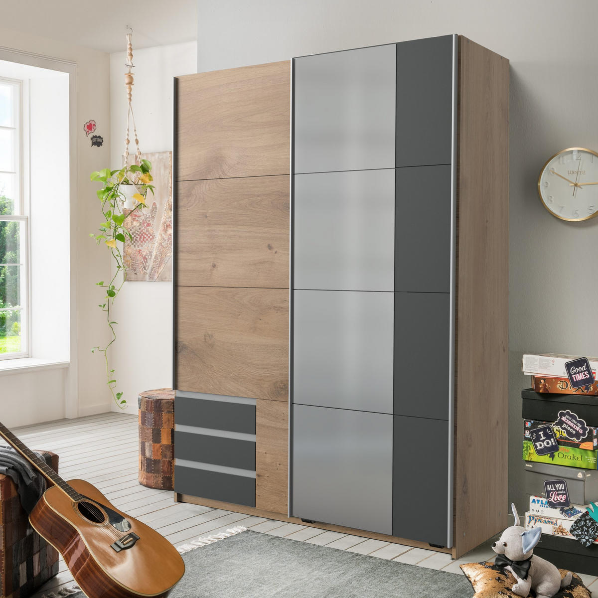 KLEIDERSCHRANK Emden in Plankeneiche mit Graphit - Schwebetürenschrank Breite 135 cm mit Spiegel - Braun, Holzwerkstoff (135/198/65cm)