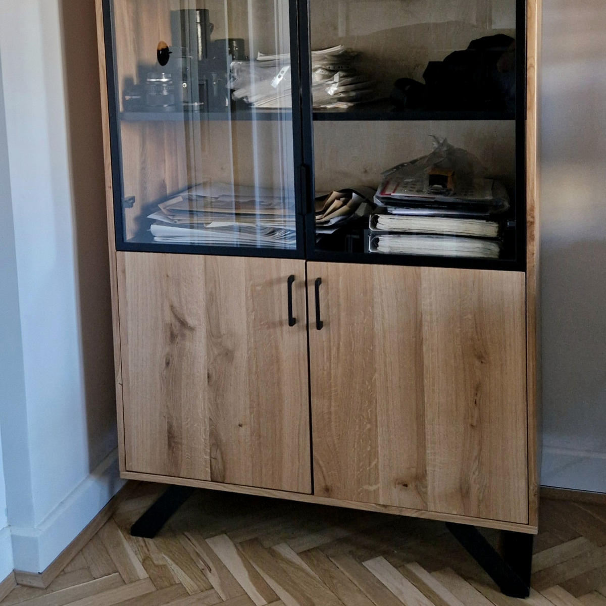VITRINE Industrielle ins Wohnzimmer JORGEN - Eichefarben, Holz (100/200/45cm) - Rawood Furniture
