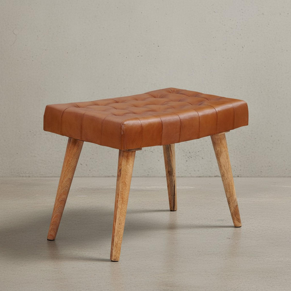 SITZHOCKER – Echtleder/Naturholz, modern, 120 kg Belastbarkeit - Braun, Mangoholz/Leder (67/47/39cm) - KADIMA DESIGN