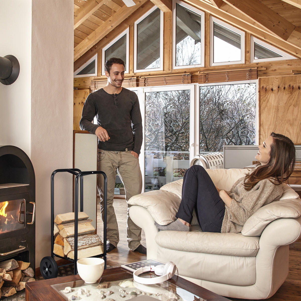 KAMINHOLZWAGEN - Schwarz, Kunststoff/Metall (46/89.5/39cm) - Relaxdays