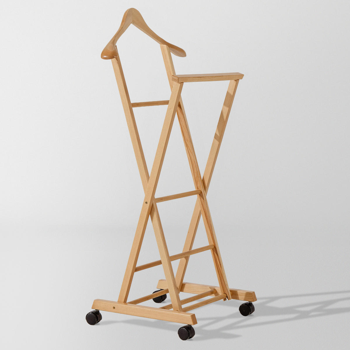 KLEIDERBUTLER AGLAS Herrendiener, auf Drehrollen, natürliches Buchenholz - Naturfarben, Holz (43/105/32cm) - KONSIMO®